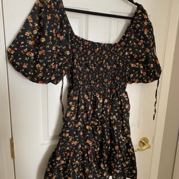 black puff-sleeve floral mini dress - Picture 2 of 5